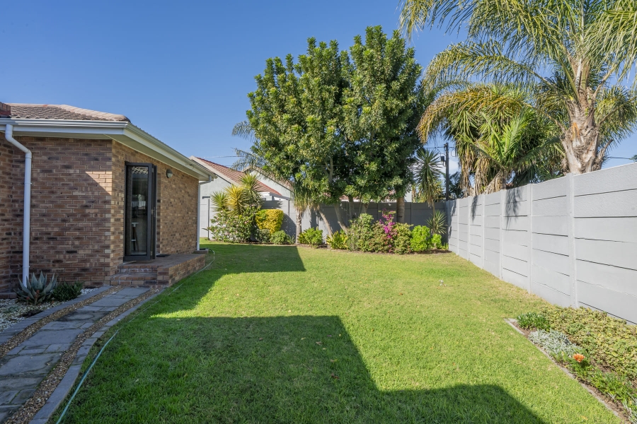 5 Bedroom Property for Sale in De Oude Spruit Western Cape